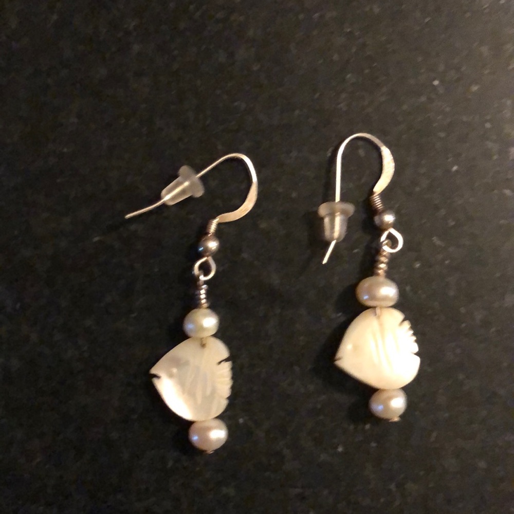 She’ll fish beaded earrings - Picture 2 of 3
